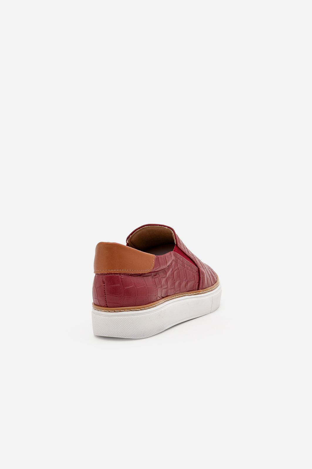 Tênis Slip On em Croco Bordô