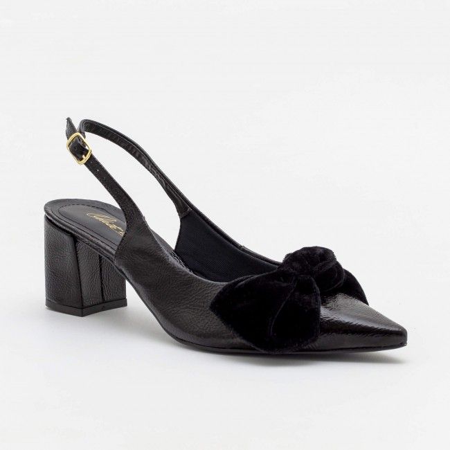 Chanel Elegante com Laço Preto Chanel Elegante com Laço Preto