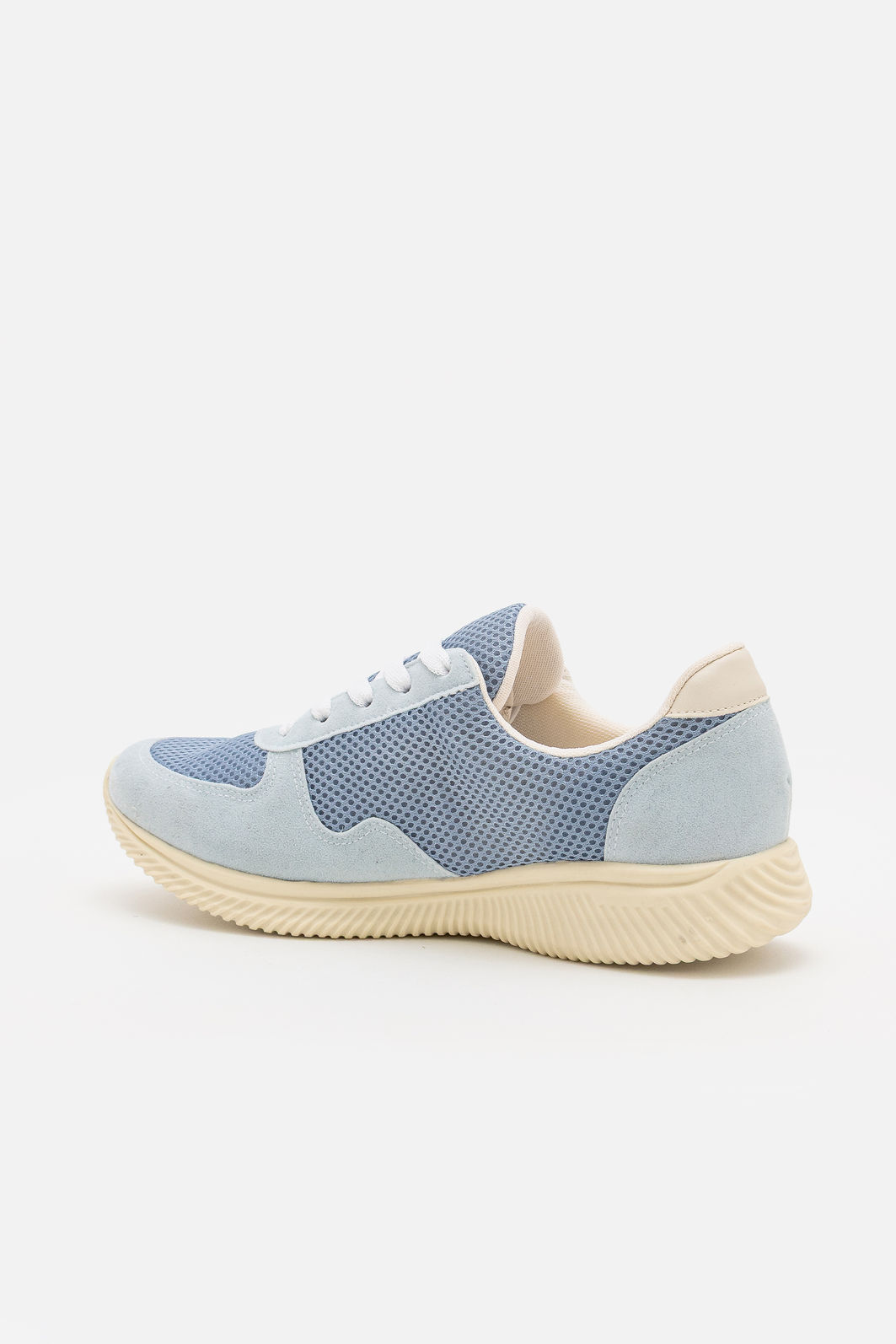 Tênis Moderno com Recortes Azul Claro