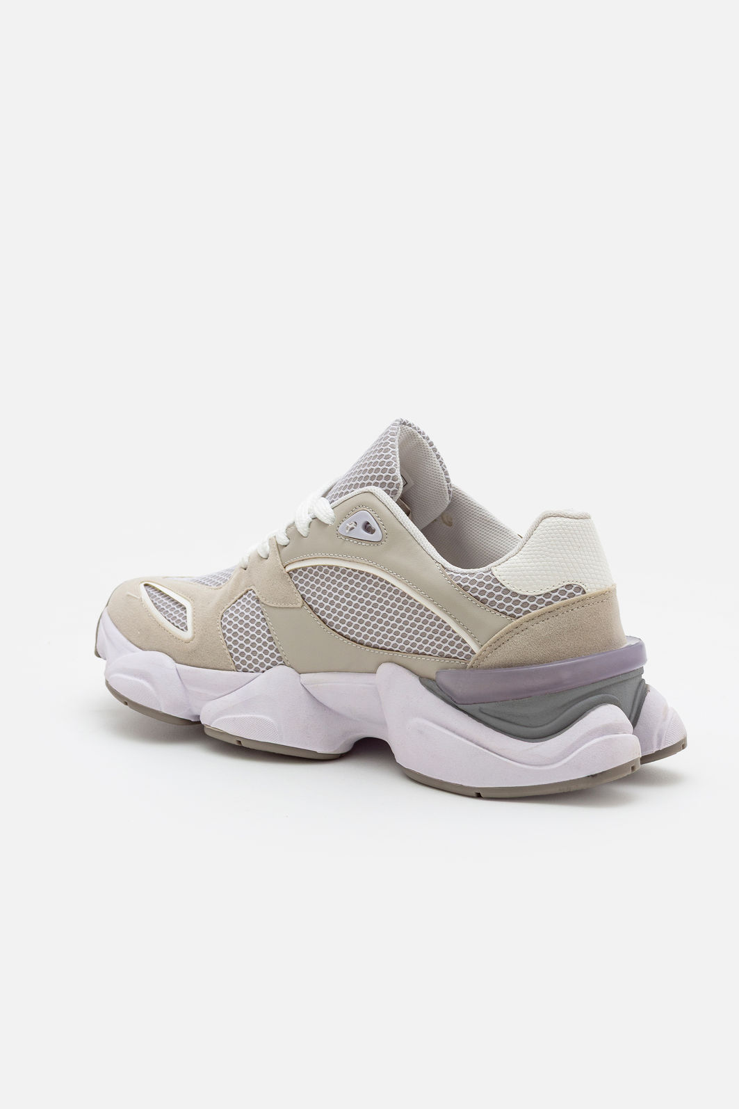 Tênis Moderno com Recortes Estilosos Cinza