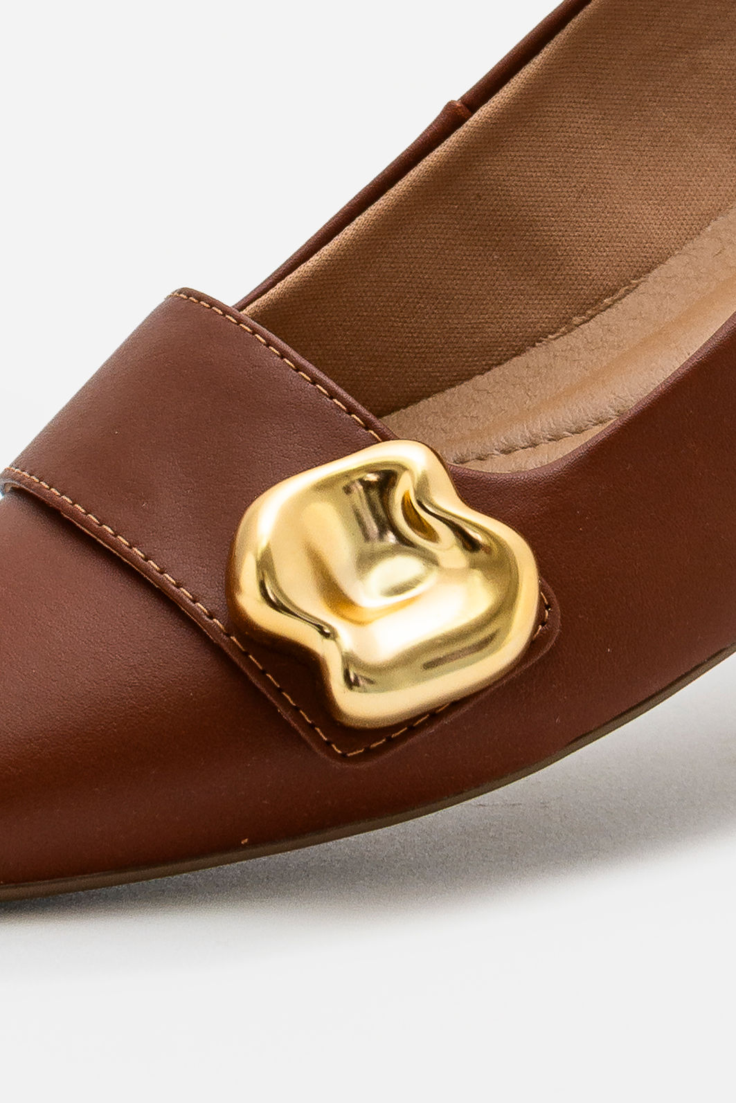 Sapatilha com Enfeite Orgânico Café Sapatilha com Enfeite Orgânico Café