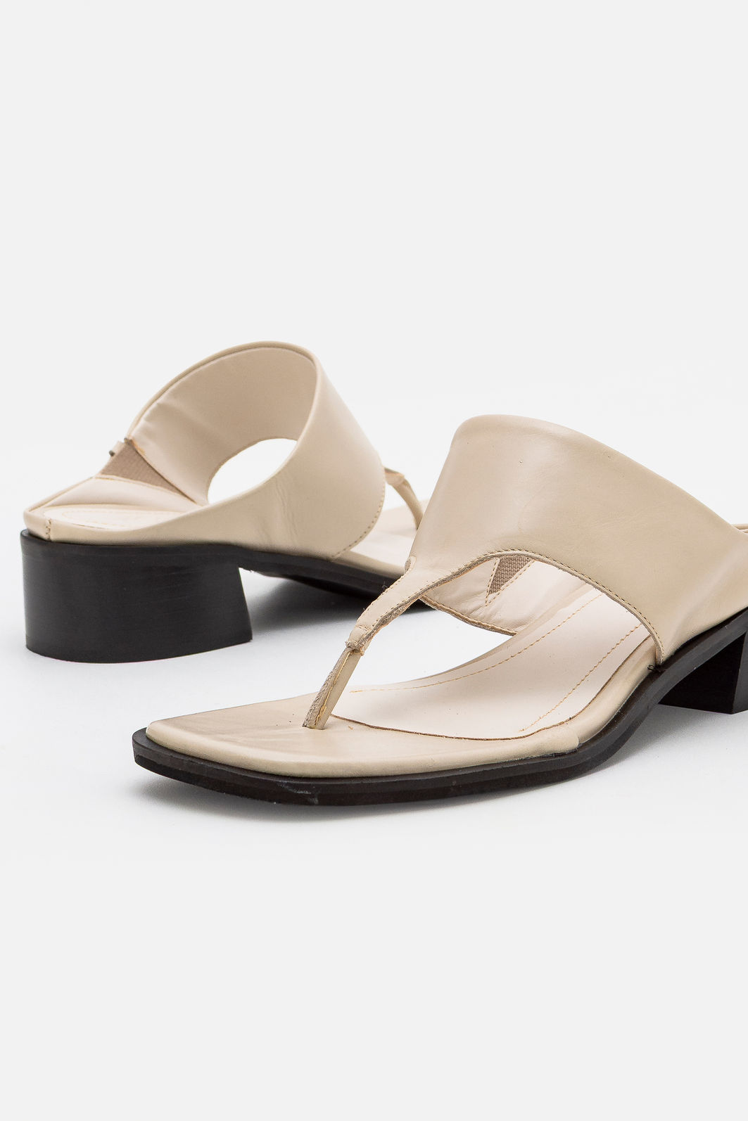 Mule Minimalista em Couro com Salto Bloco Off White