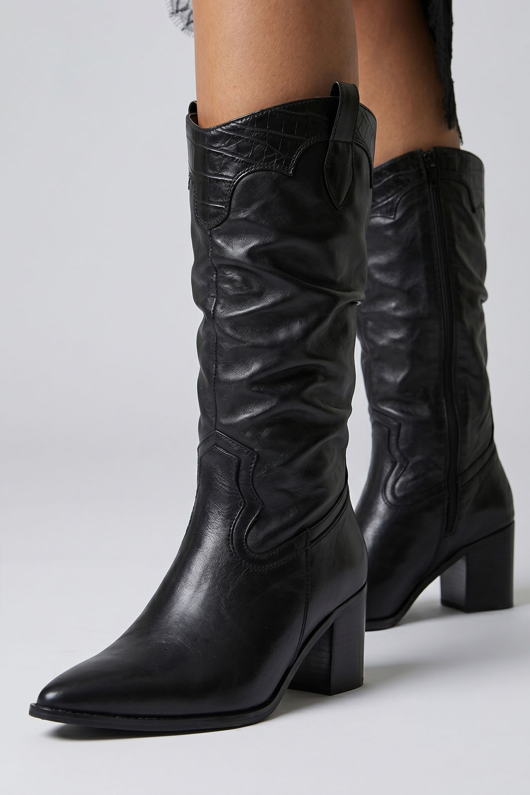 Bota em Couro Western Cano Longo Franzido Preta Bota em Couro Western Cano Longo Franzido Preta