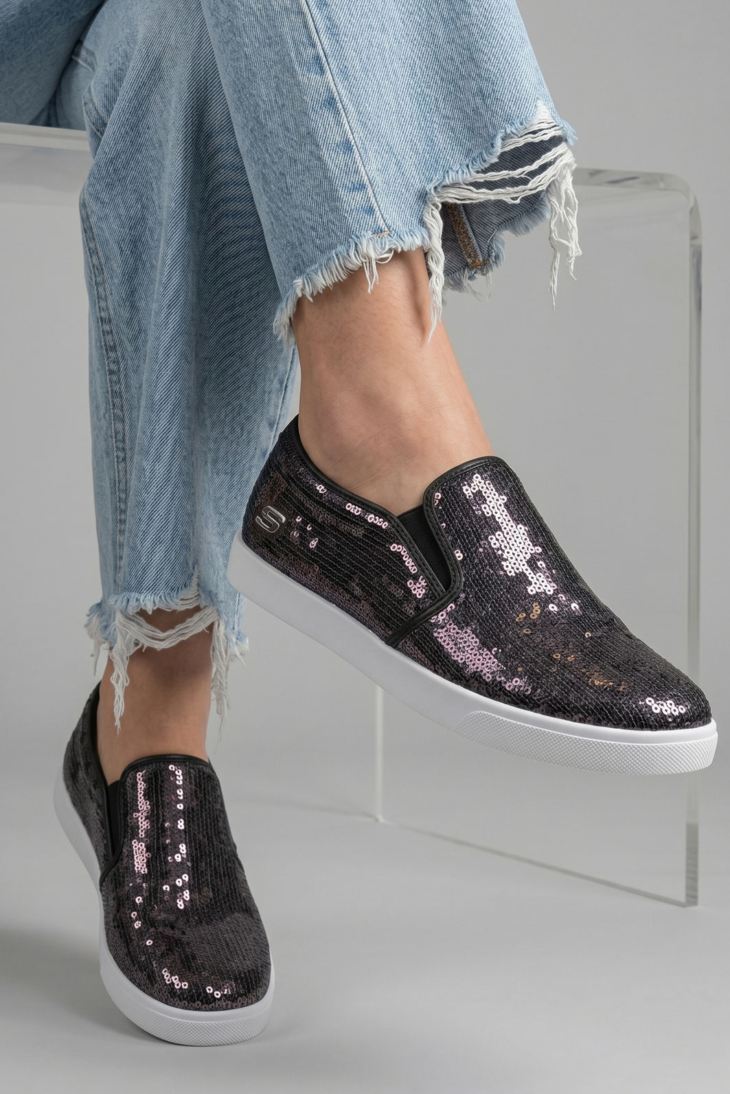 Tênis Slip On com Paetê Preto Tênis Slip On com Paetê Preto