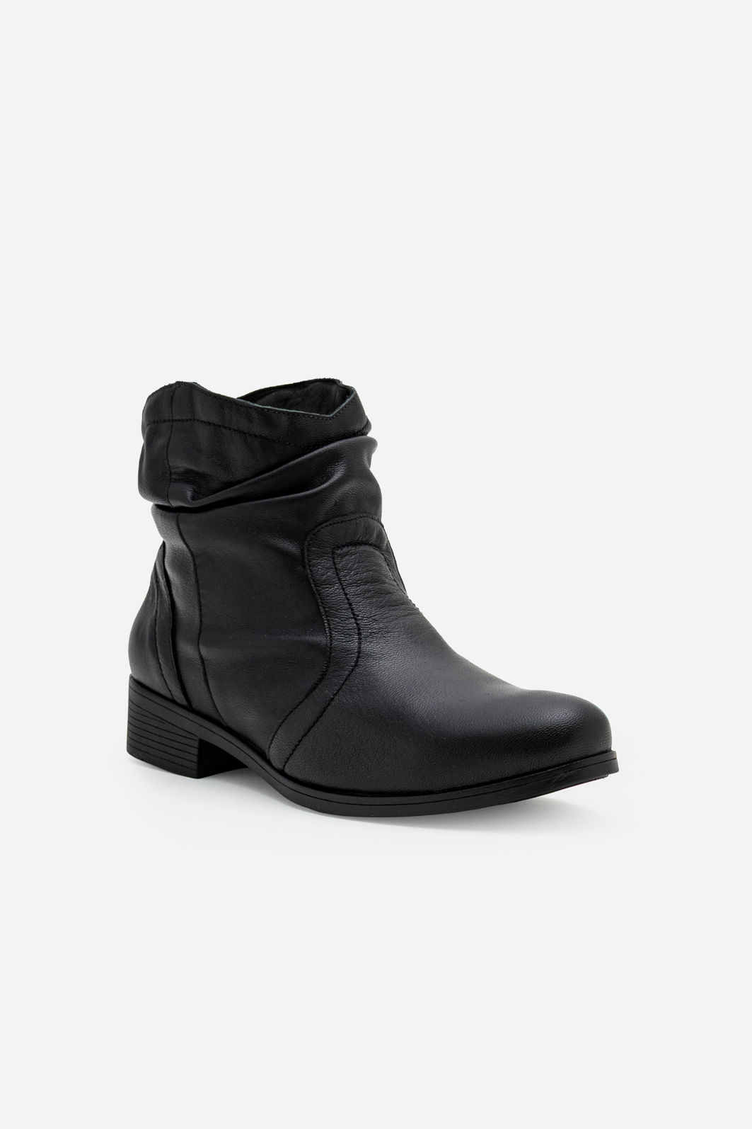 Bota em Couro com Cano Franzido Preta Bota em Couro com Cano Franzido Preta