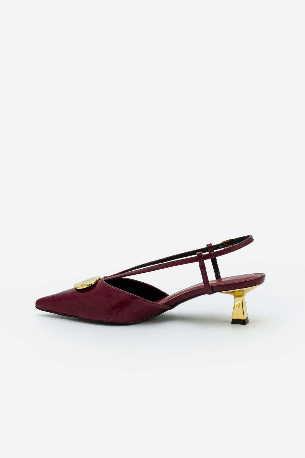 Chanel Elegante com Enfeite e Salto Metálico Bordo Chanel Elegante com Enfeite e Salto Metálico Bordo