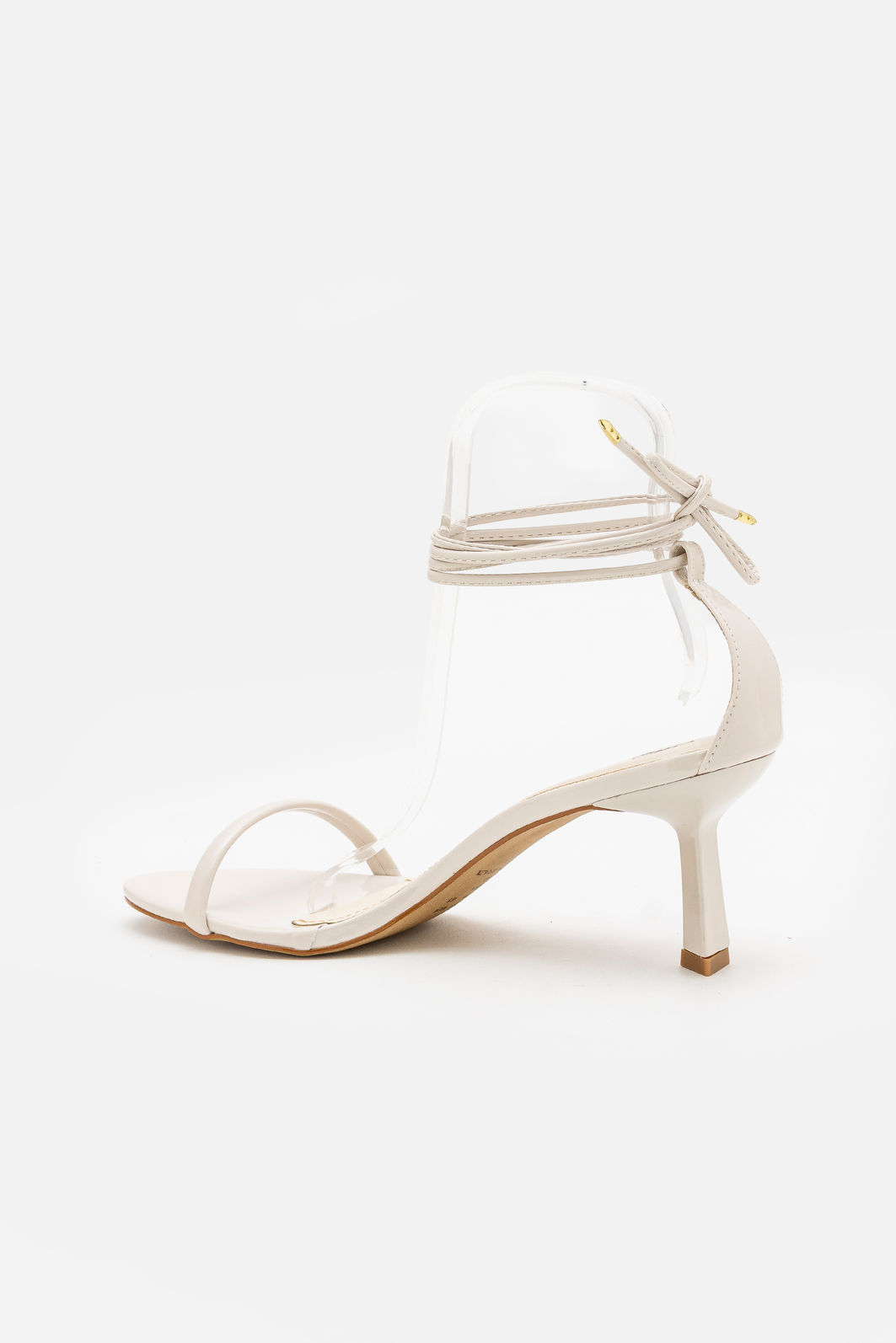 Sandália Delicada com Tira Fina com Salto Geométrico Off White Sandália Delicada com Tira Fina com Salto Geométrico Off White