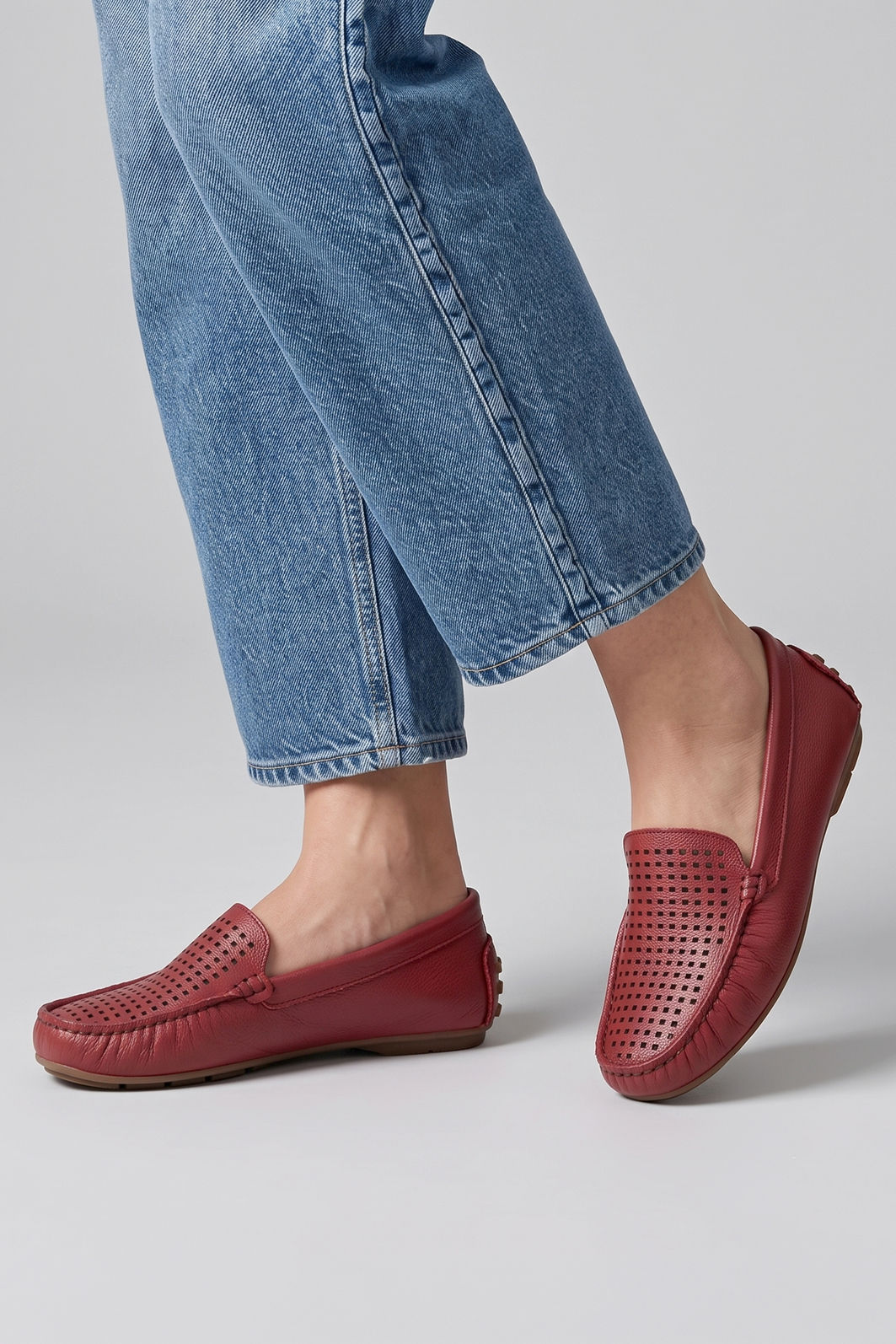 Mocassim em Couro com Recortes Muito Macio Bordô Mocassim em Couro com Recortes Muito Macio Bordô