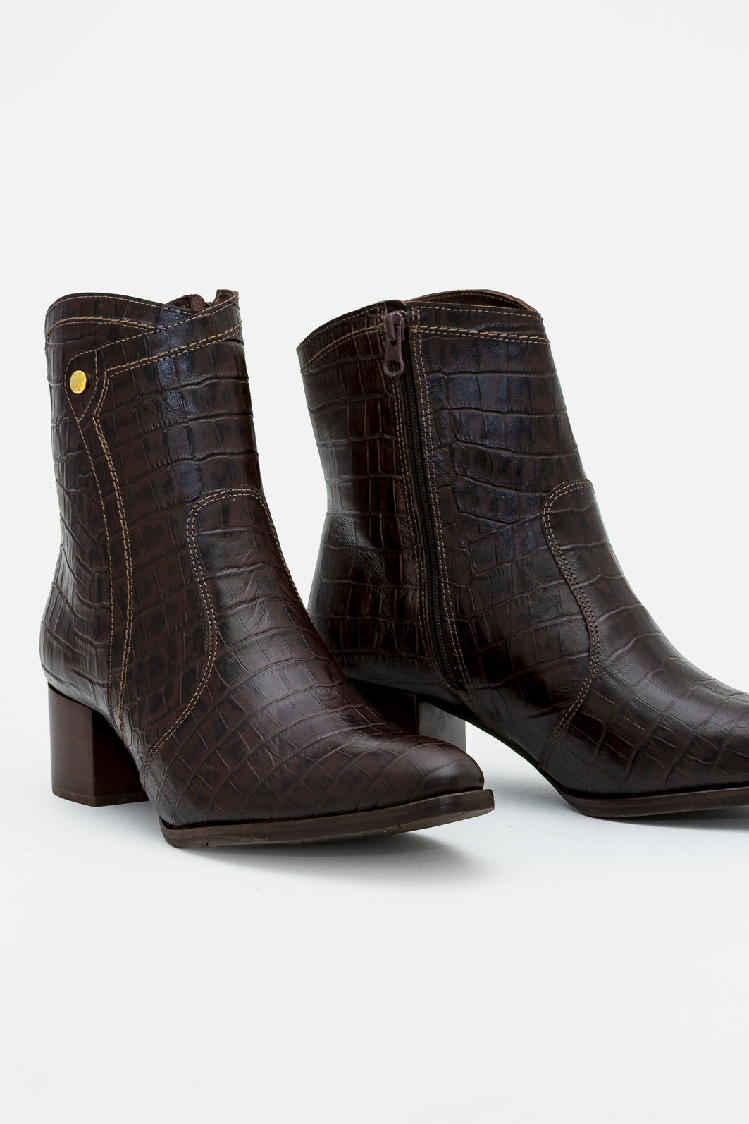 Bota em Couro Croco Elegante com Salto Bloco Café Bota em Couro Croco Elegante com Salto Bloco Café