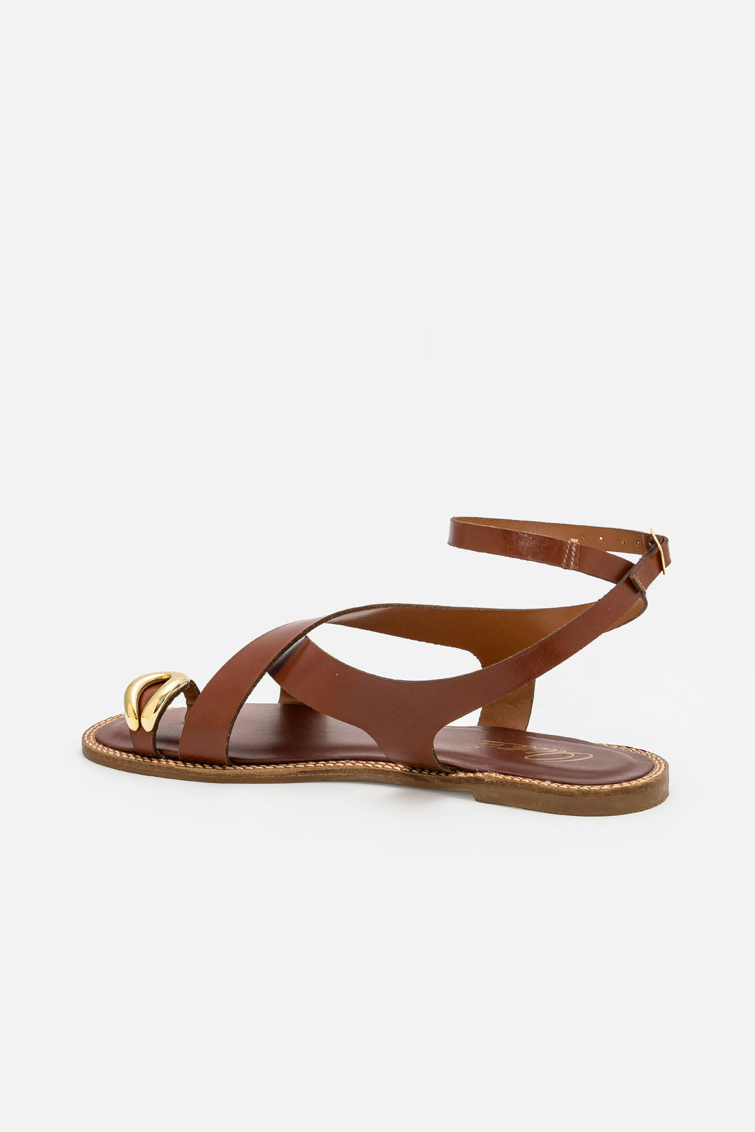 Rasteira em Couro com Tornozeleira e Enfeite Metálico Tostado