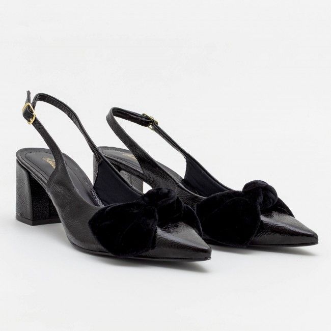 Chanel Elegante com Laço Preto Chanel Elegante com Laço Preto