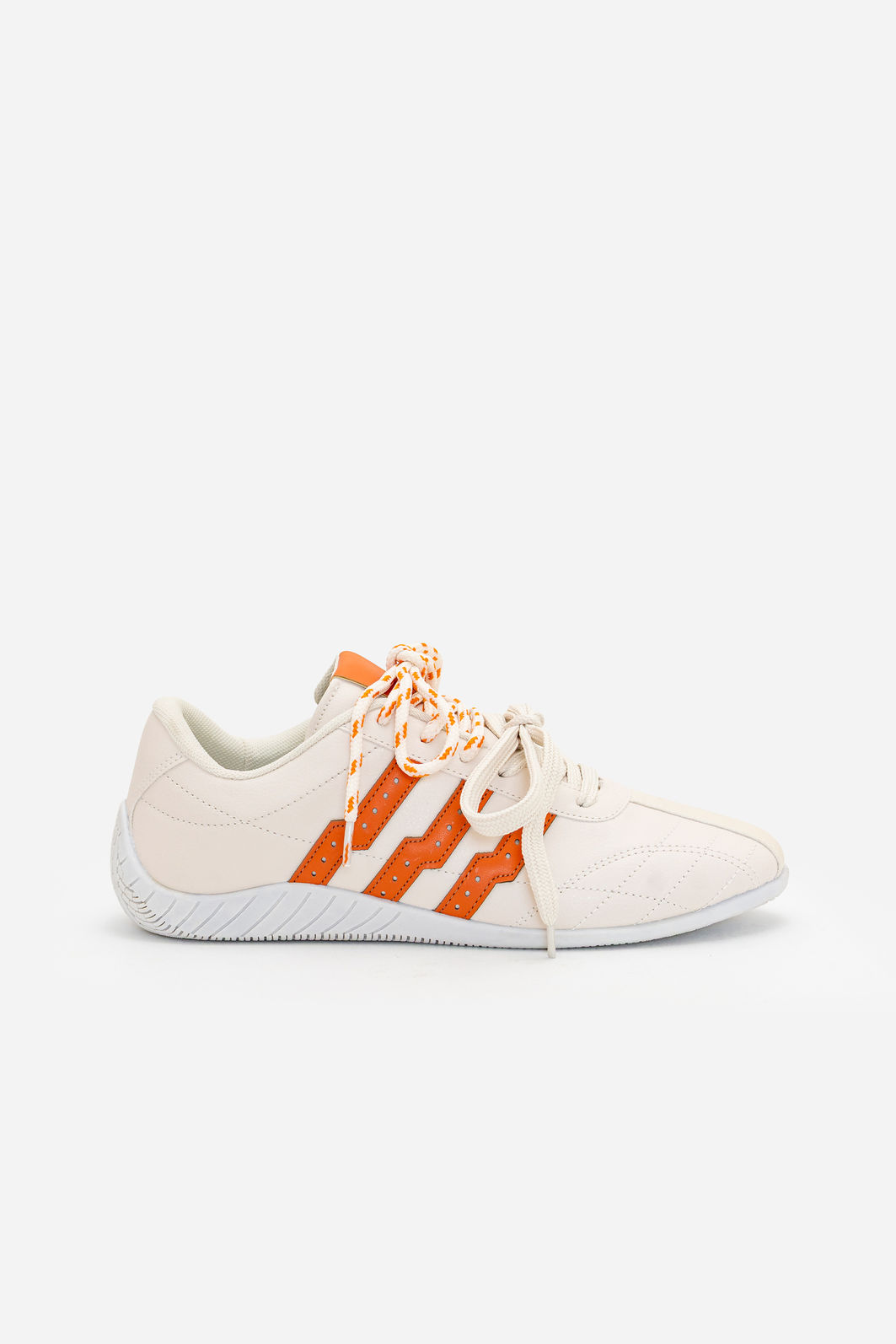 Tênis com 2 Cadarços e Solado Baixo Off White Tênis com 2 Cadarços e Solado Baixo Off White