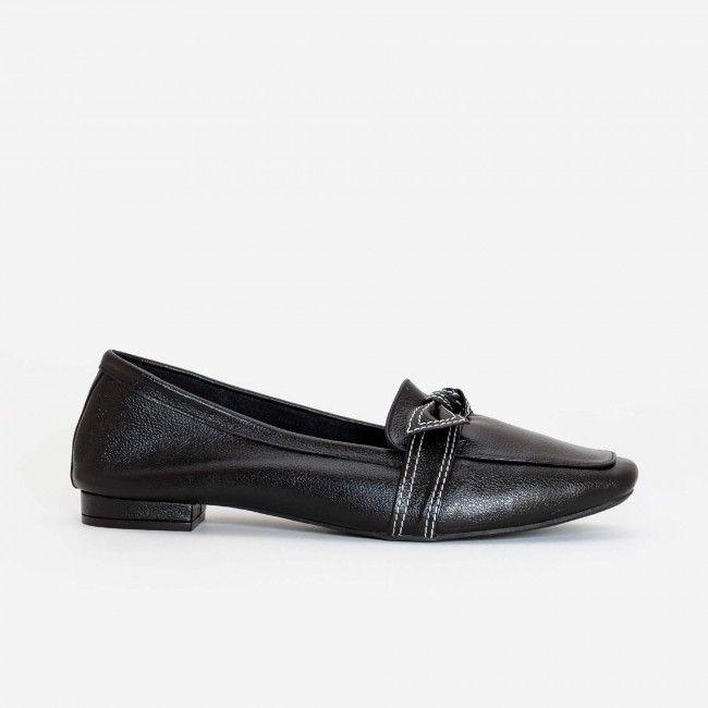 Mocassim em Couro com Lacinho Delicado Preto Mocassim em Couro com Lacinho Delicado Preto