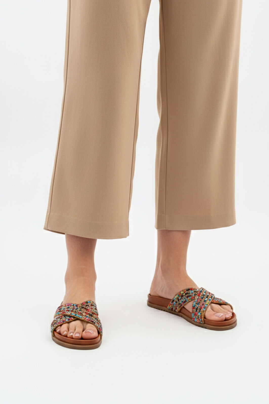 Papete Tiras Cruzadas com Pedraria Tostado Papete Tiras Cruzadas com Pedraria Tostado