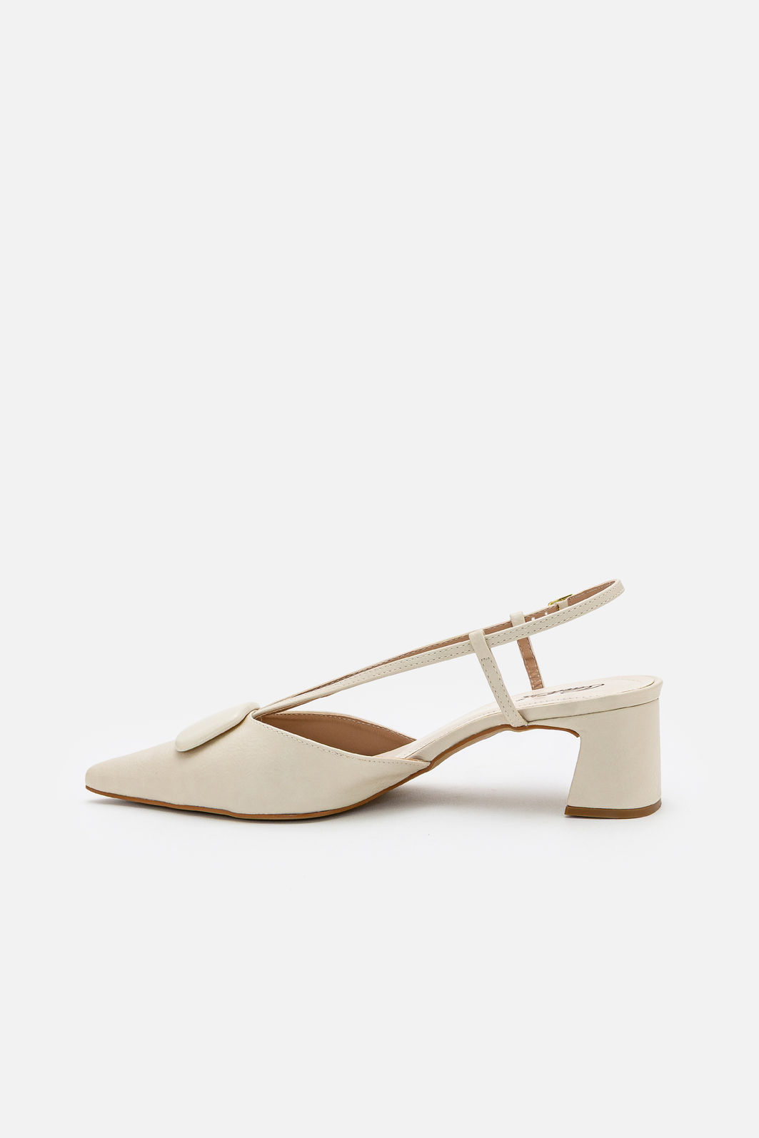 Chanel Com Salto Bloco e Enfeite Off White Chanel Com Salto Bloco e Enfeite Off White