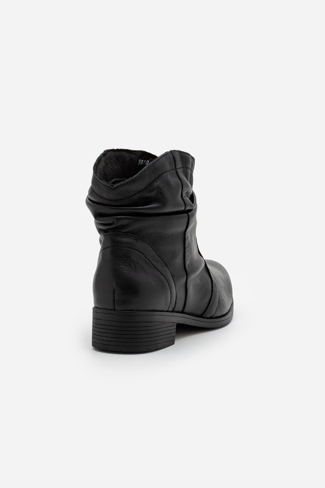 Bota em Couro com Cano Franzido Preta Bota em Couro com Cano Franzido Preta