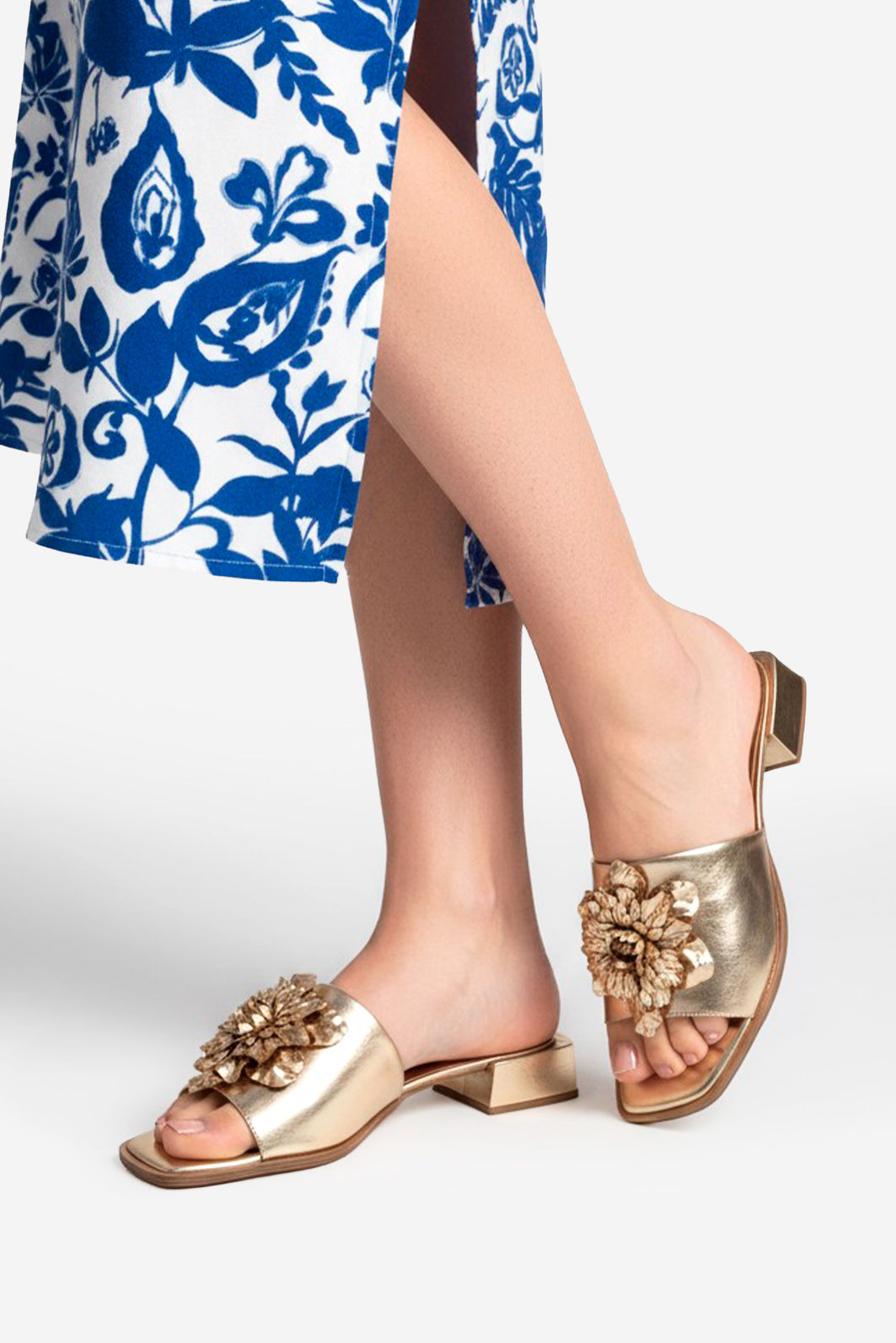 Mule em Couro com Max Flor Elegante Champagne Mule em Couro com Max Flor Elegante Champagne
