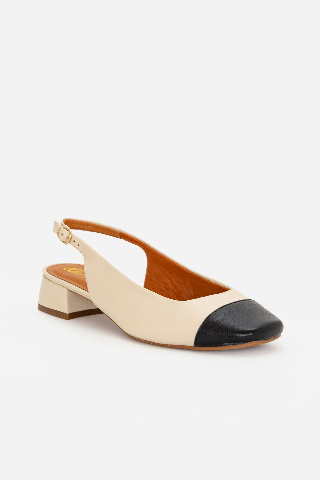 Slingback com Biqueira Preta em Couro Off White Slingback com Biqueira Preta em Couro Off White