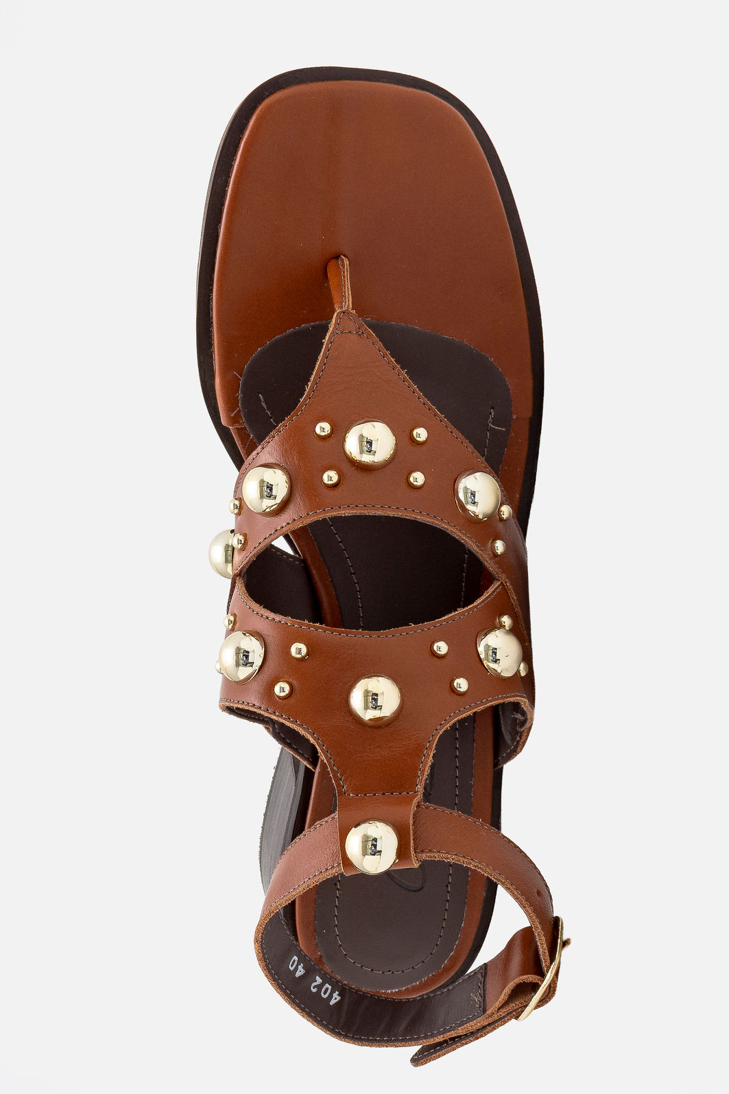 Sandália em Couro com Rebites Cromados Caramelo Sandália em Couro com Rebites Cromados Caramelo