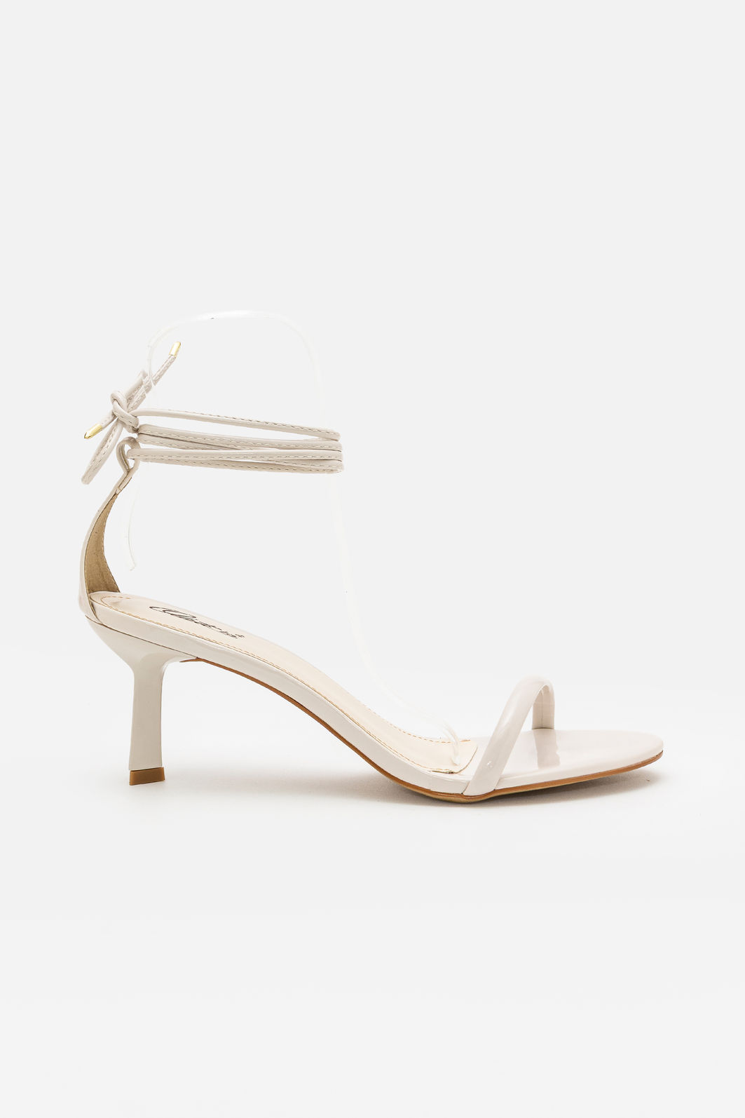 Sandália Delicada com Tira Fina com Salto Geométrico Off White Sandália Delicada com Tira Fina com Salto Geométrico Off White