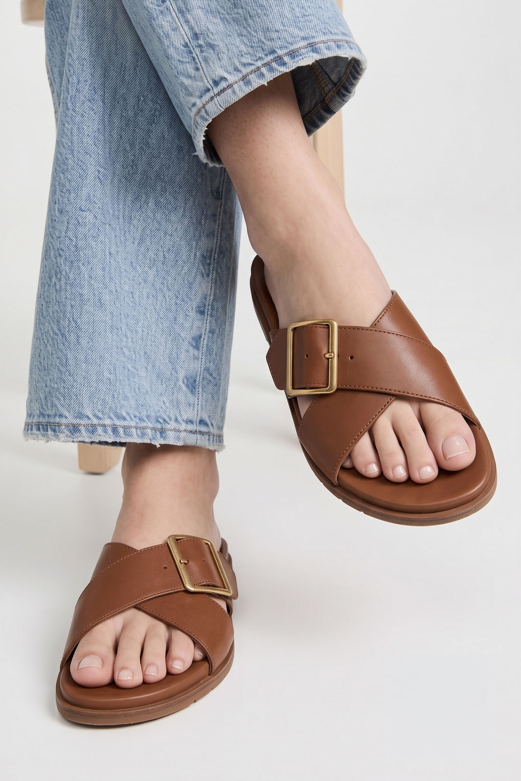 Papete com Tiras Cruzadas e Maxi Fivela Caramelo Papete com Tiras Cruzadas e Maxi Fivela Caramelo