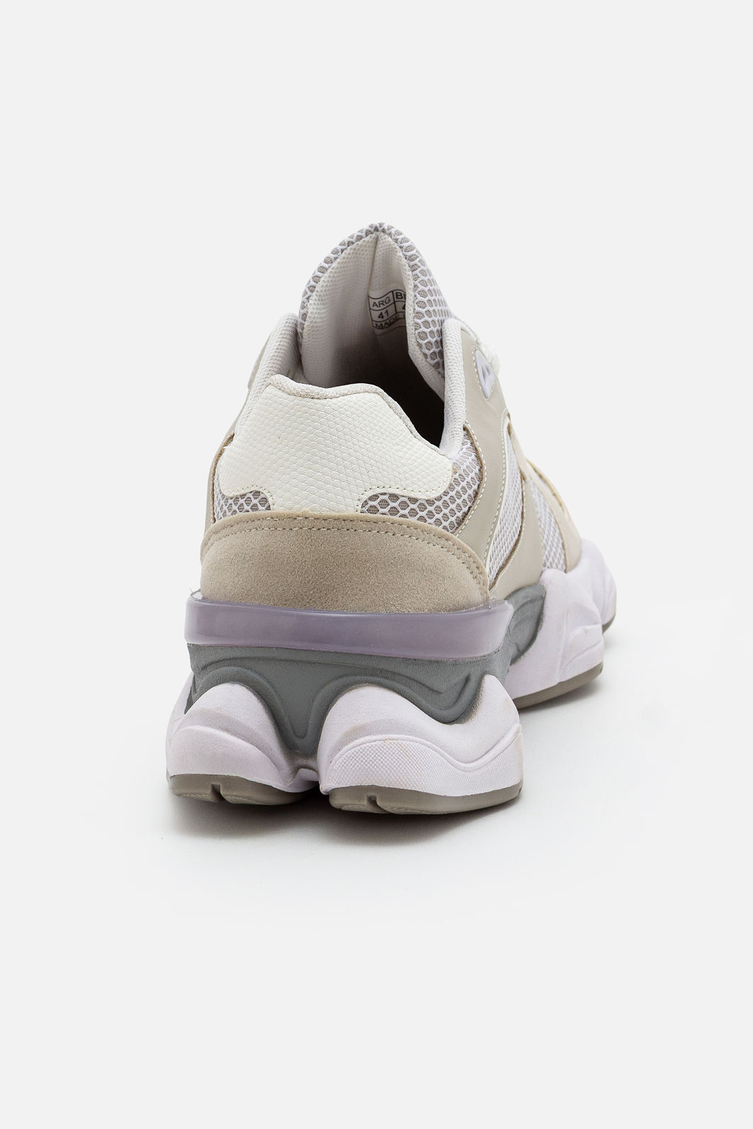 Tênis Moderno com Recortes Estilosos Cinza