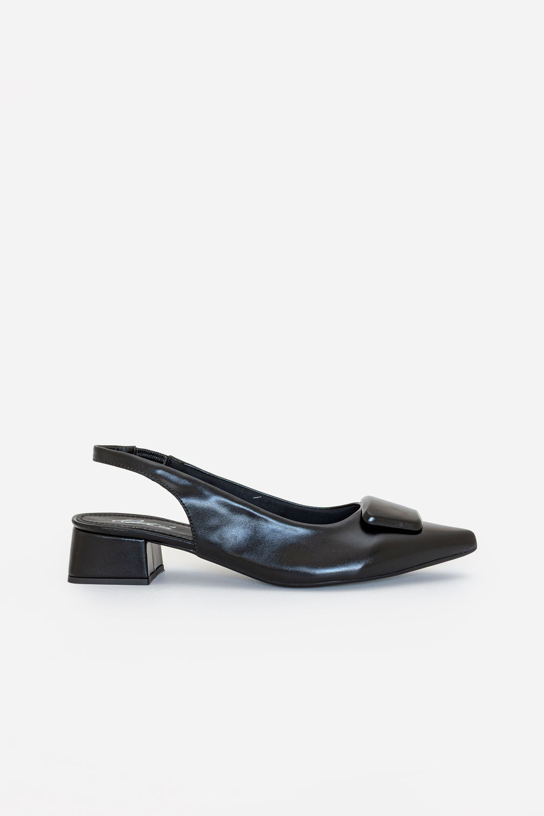 Chanel com Enfeite e Salto Baixo Preto Chanel com Enfeite e Salto Baixo Preto