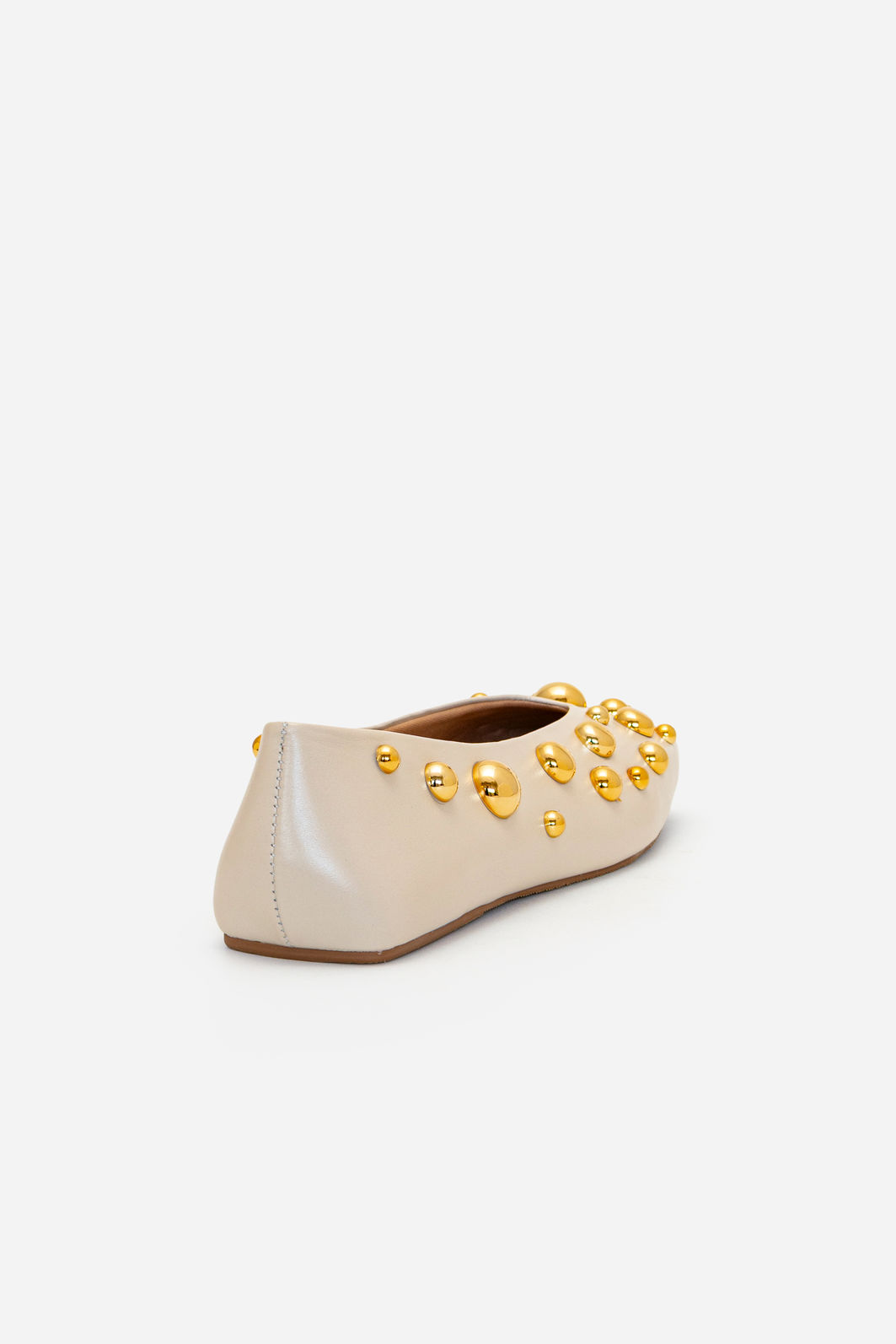 PRÉ-VENDA Sapatilha em Couro com Esferas Cromadas Moderna Off White PRÉ-VENDA Sapatilha em Couro com Esferas Cromadas Moderna Off White
