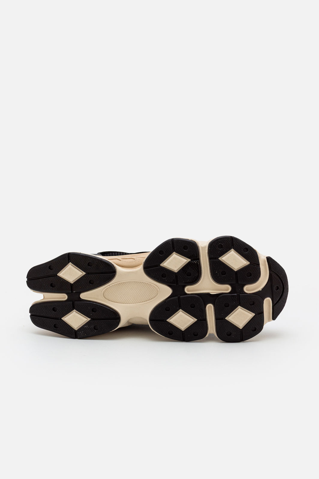 Tênis Moderno com Recortes Estilosos Preto