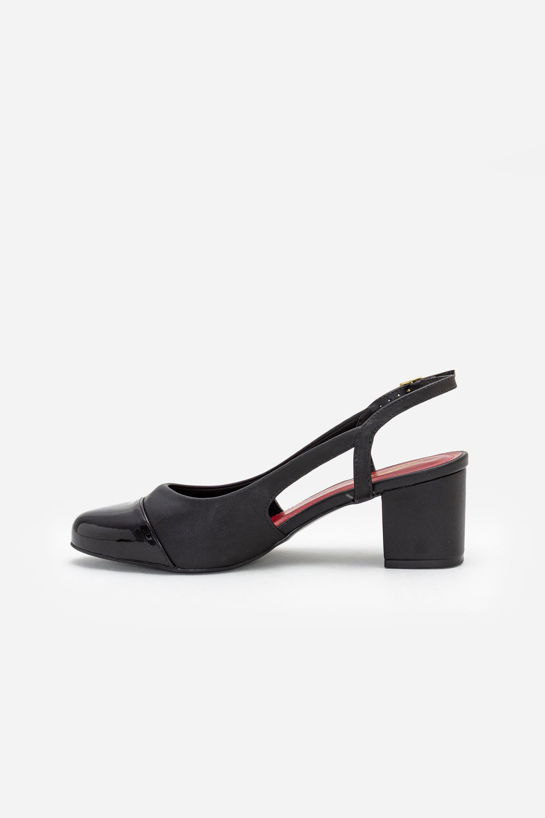 Slingback com Biqueira Preta e Salto Bloco Preto Slingback com Biqueira Preta e Salto Bloco Preto
