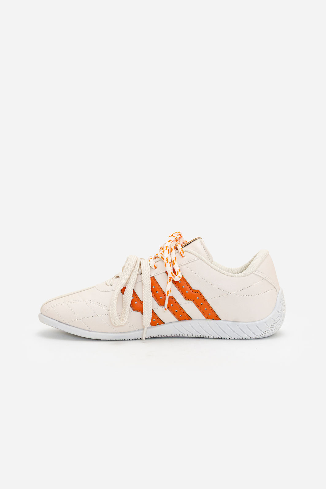 Tênis com 2 Cadarços e Solado Baixo Off White Tênis com 2 Cadarços e Solado Baixo Off White