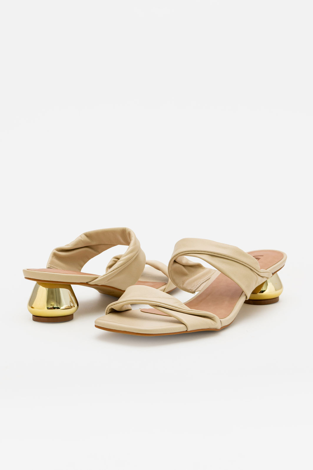 Mule em Couro com Salto Cromado Moderno Off White Mule em Couro com Salto Cromado Moderno Off White