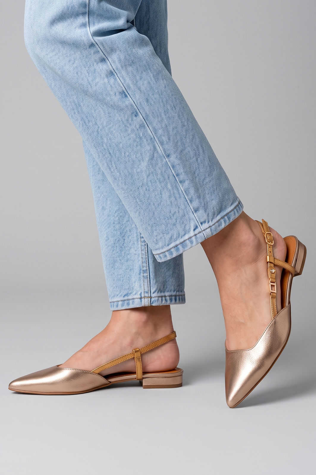 Slingback Elegante em Couro Prata Velho Slingback Elegante em Couro Prata Velho
