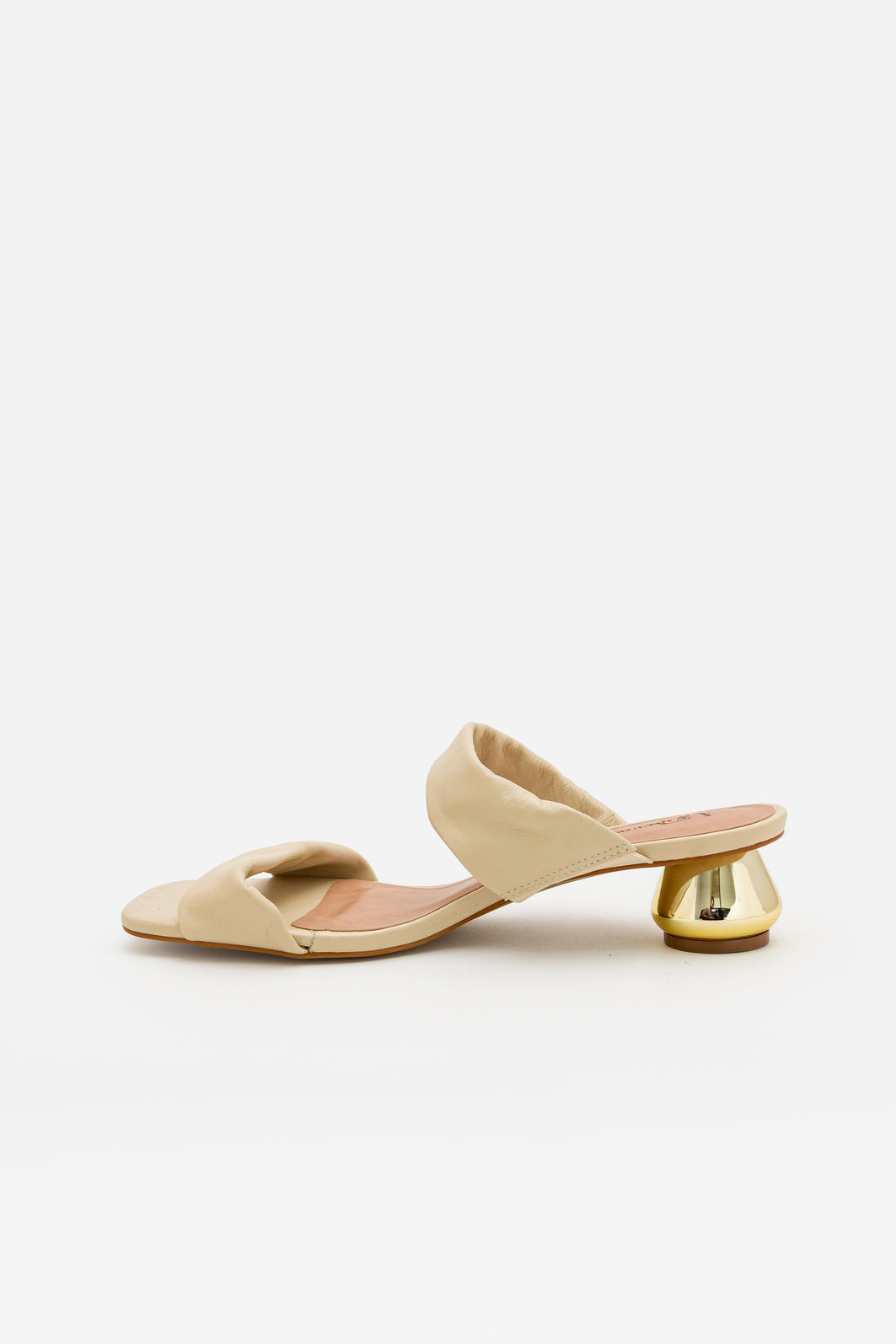 Mule em Couro com Salto Cromado Moderno Off White Mule em Couro com Salto Cromado Moderno Off White