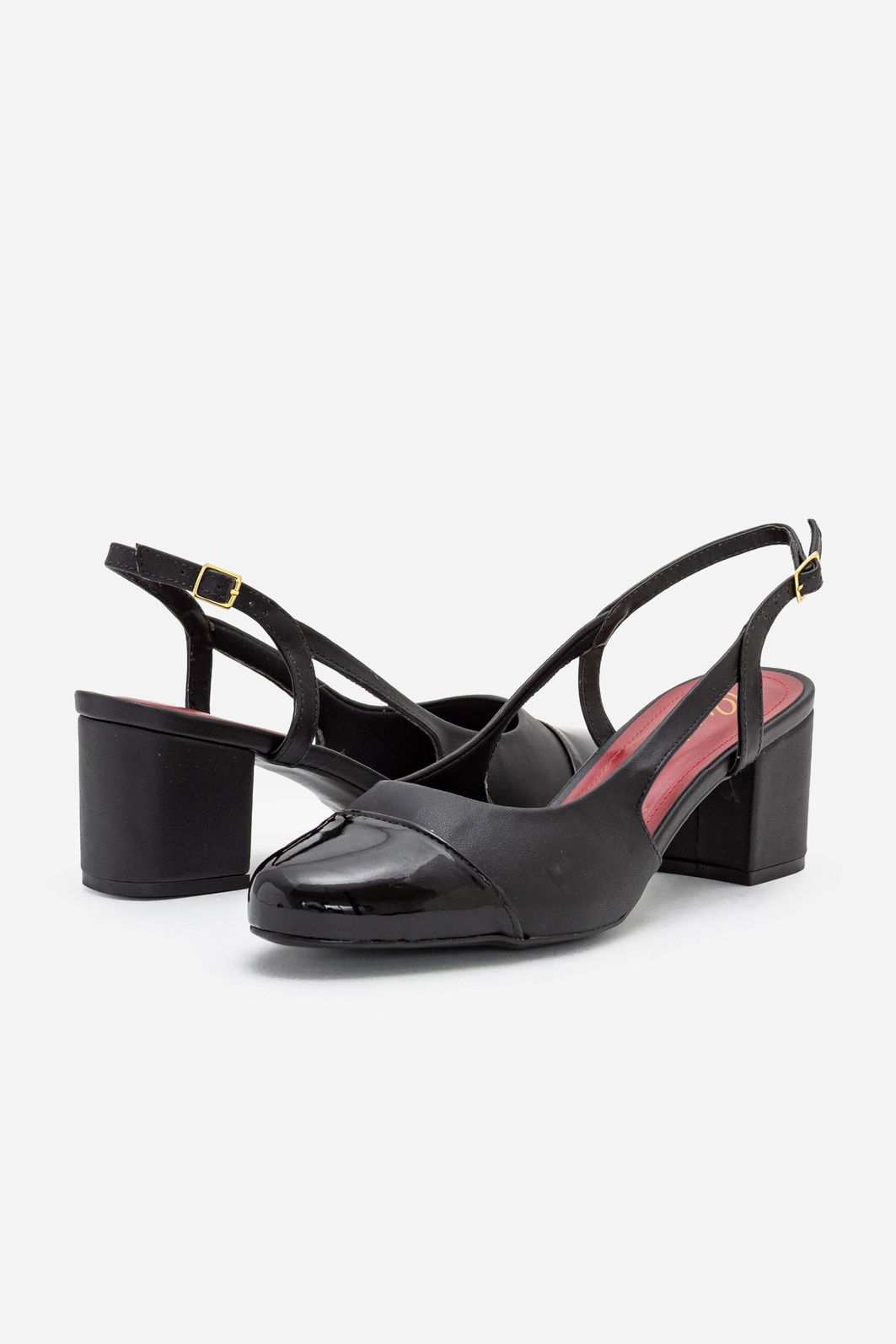 Slingback com Biqueira Preta e Salto Bloco Preto Slingback com Biqueira Preta e Salto Bloco Preto