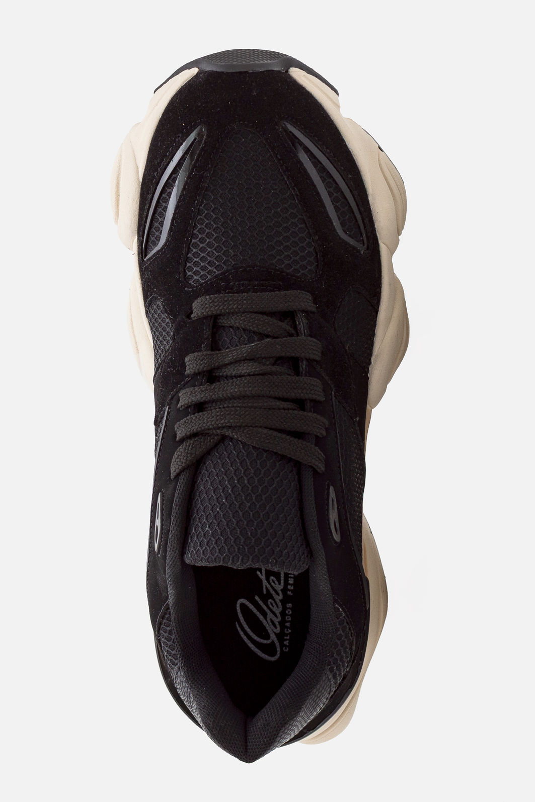 Tênis Moderno com Recortes Estilosos Preto