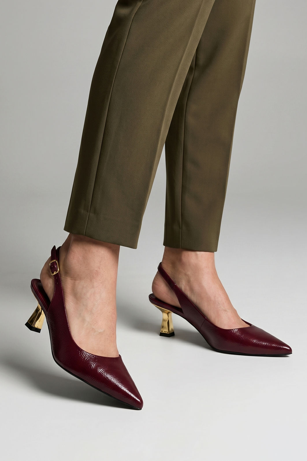 Chanel em Verniz com Salto Cromado Bordo Chanel em Verniz com Salto Cromado Bordo