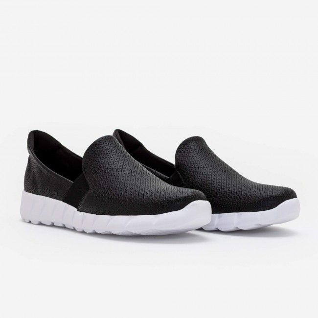 Tênis Slip On Comfort em Material Texturizado Preto