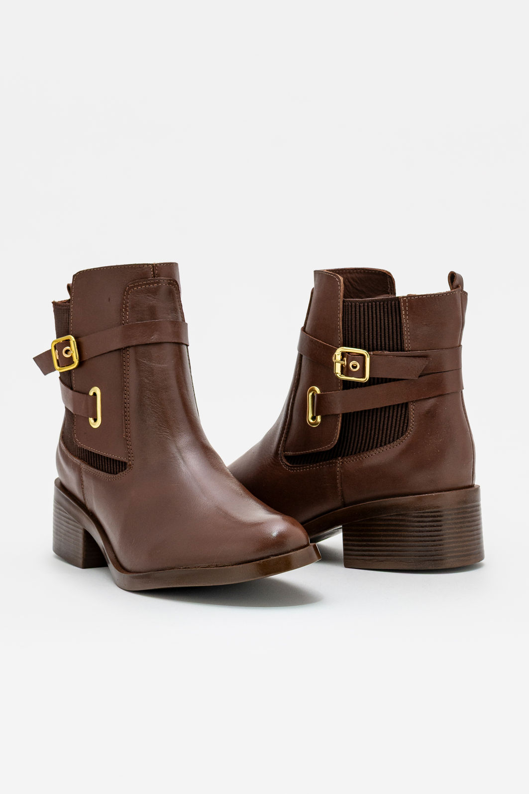 Bota em Couro com Fivelas e Salto Bloco Marrom Bota em Couro com Fivelas e Salto Bloco Marrom