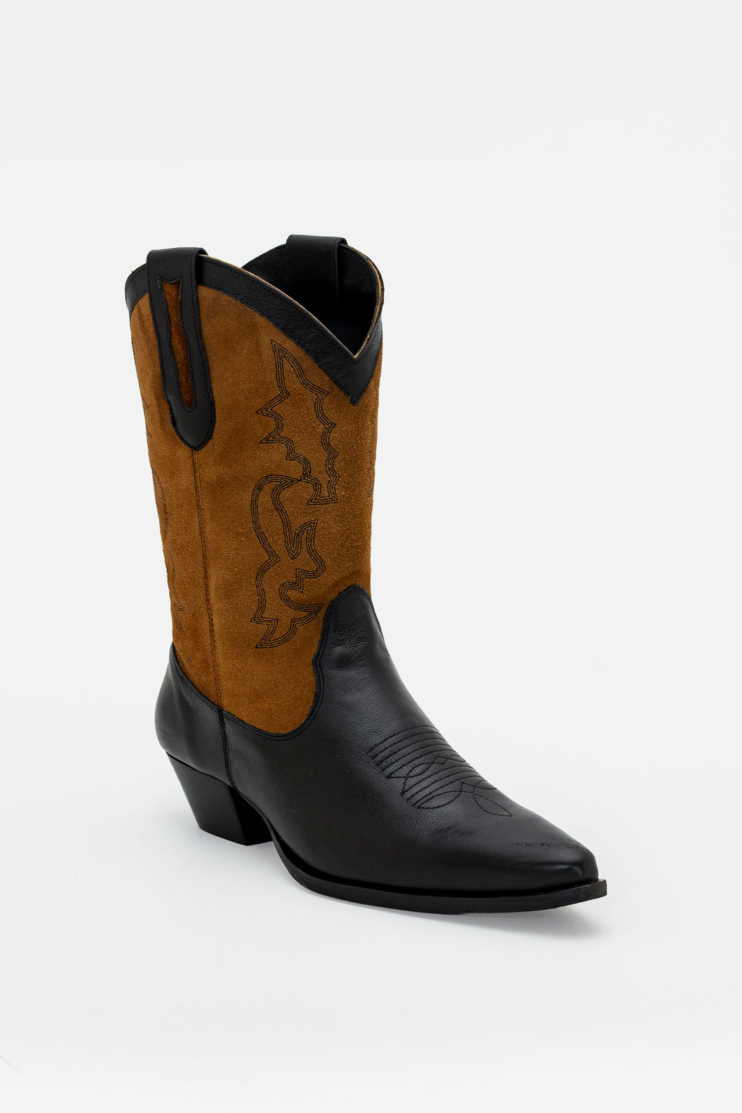 Bota Western em Couro com Cano Castor Bordado Preta