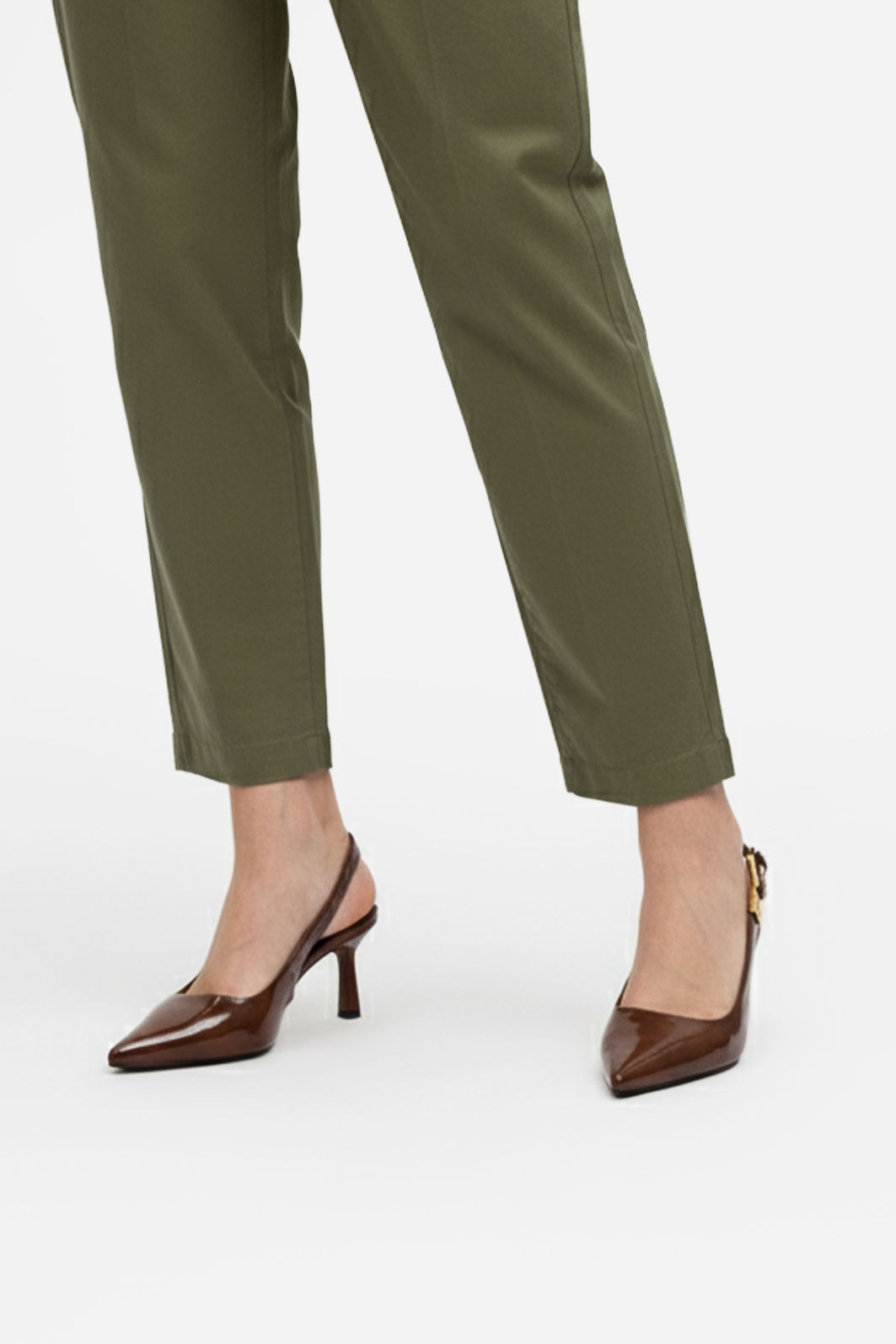 Slingback em Verniz com Fivela e Salto Geométrico Café Slingback em Verniz com Fivela e Salto Geométrico Café