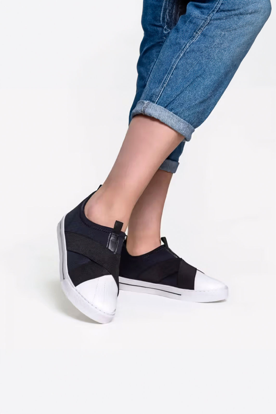 Tênis em Neoprene com Elástico Preto Tênis em Neoprene com Elástico Preto