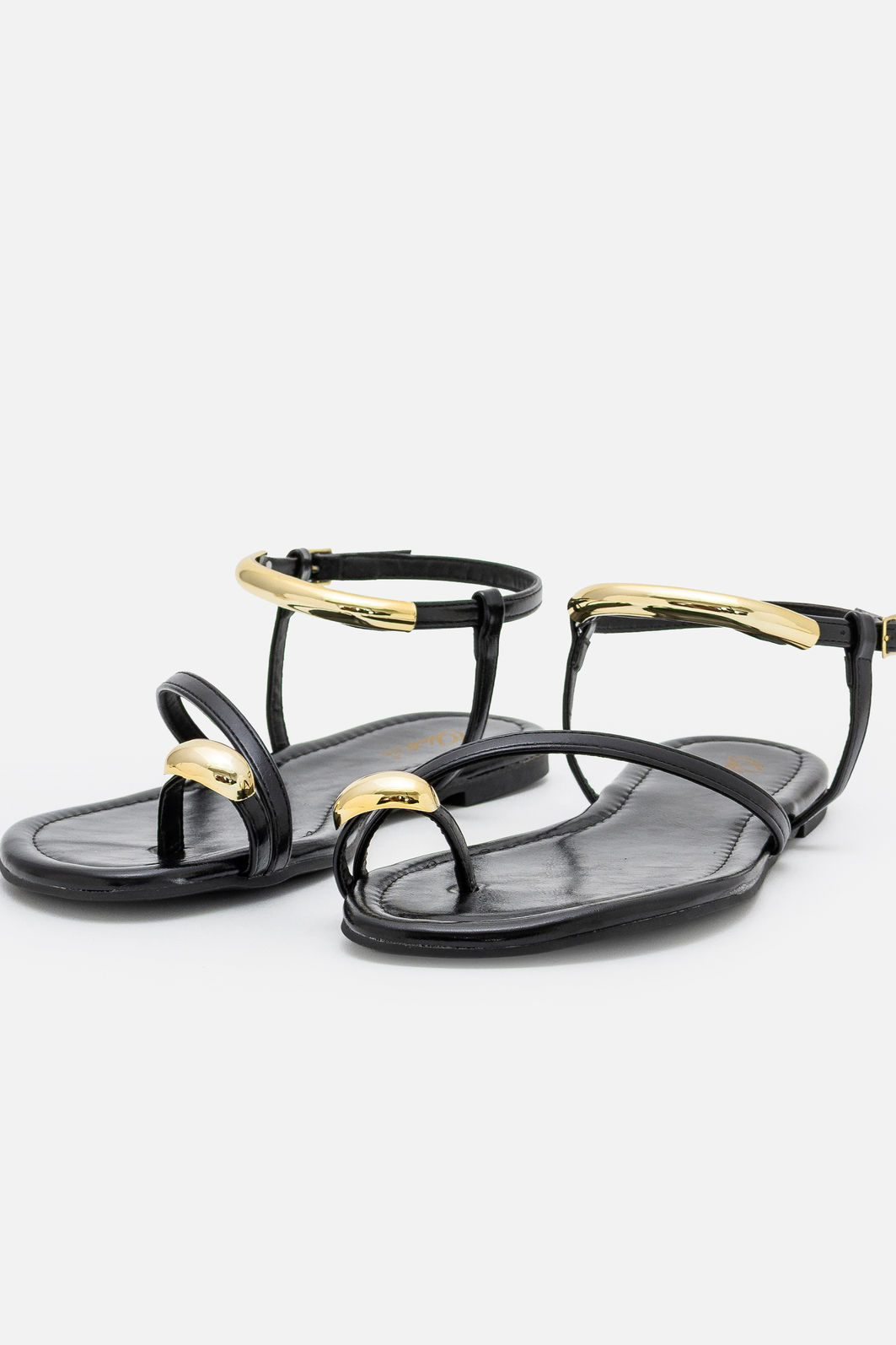 Rasteira Estilosa com Enfeites Metálicos Preto Rasteira Estilosa com Enfeites Metálicos Preto