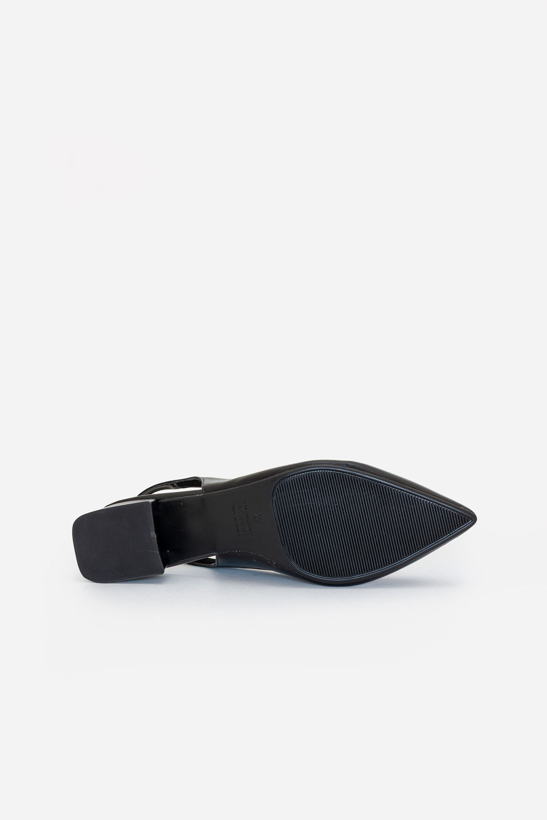 Slingback com Enfeite e Salto Baixo Preto Slingback com Enfeite e Salto Baixo Preto