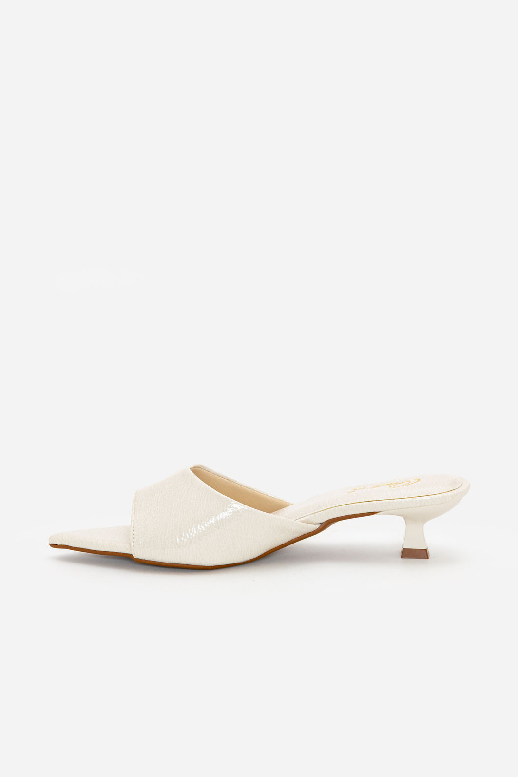 PRÉ-VENDA Mule com Tira Larga e Salto Baixo Off White PRÉ-VENDA Mule com Tira Larga e Salto Baixo Off White