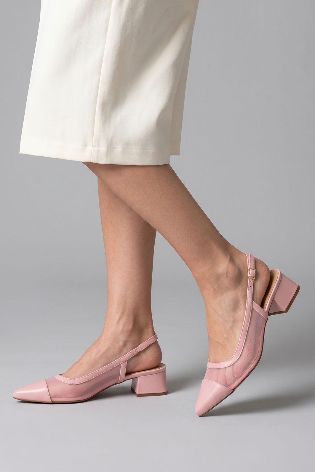 Slingback em Tela com Salto Baixo Rosa Claro Slingback em Tela com Salto Baixo Rosa Claro