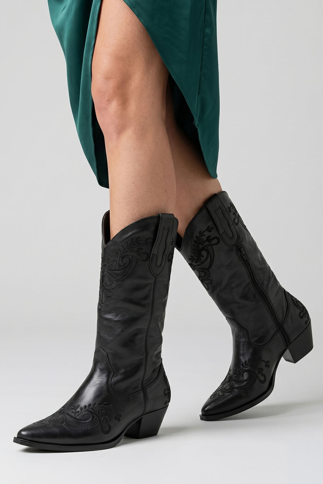 Bota Western em Couro com Bordados Preto Bota Western em Couro com Bordados Preto