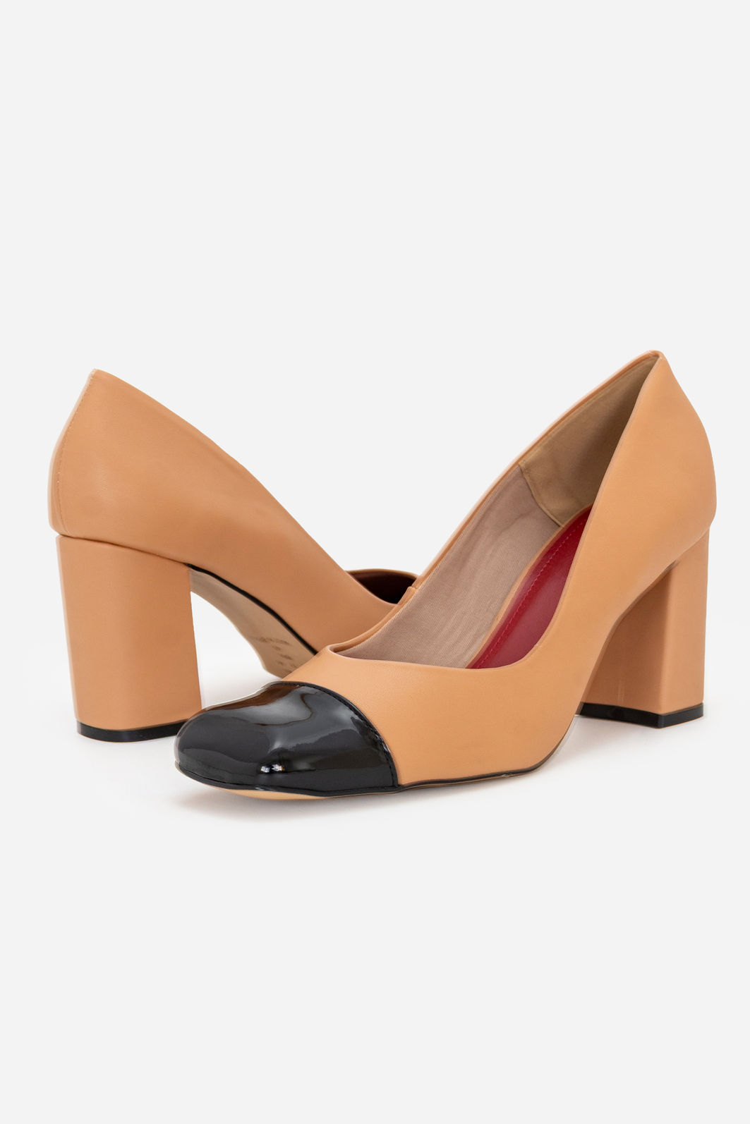 Scarpin com Bico Quadrado Preto e Salto Blocão Amêndoa Scarpin com Bico Quadrado Preto e Salto Blocão Amêndoa