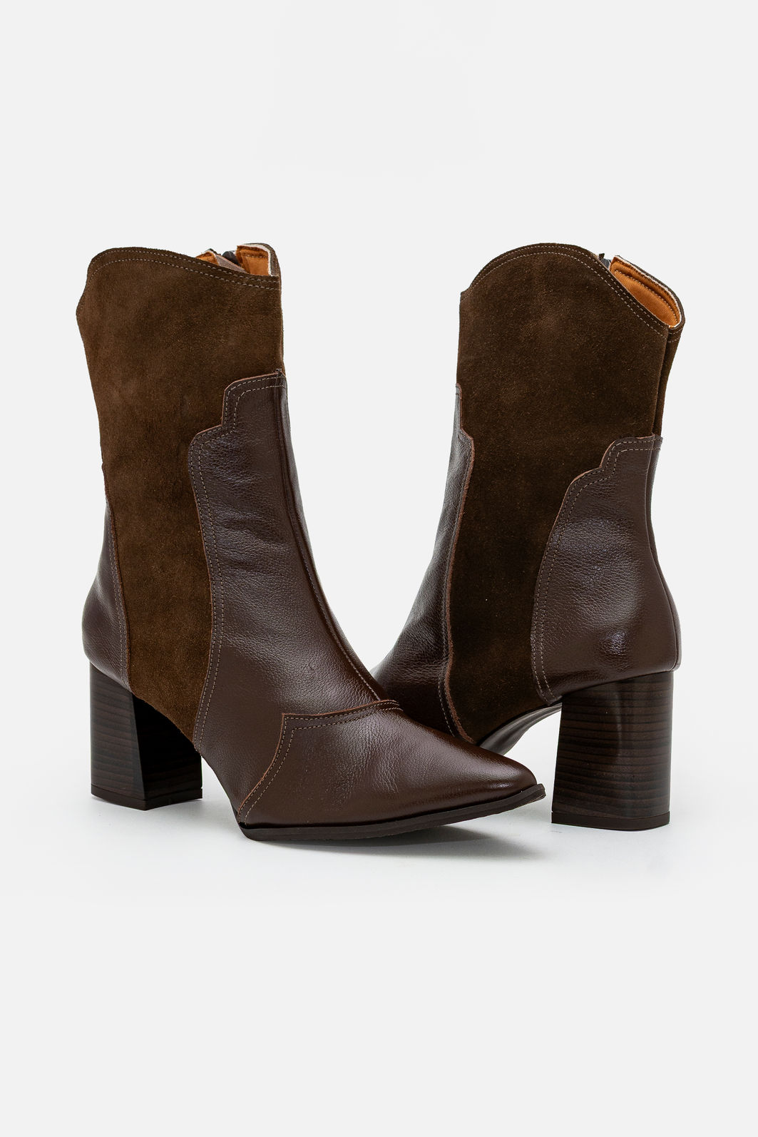 Bota Western em Couro com Salto Bloco Café Bota Western em Couro com Salto Bloco Café