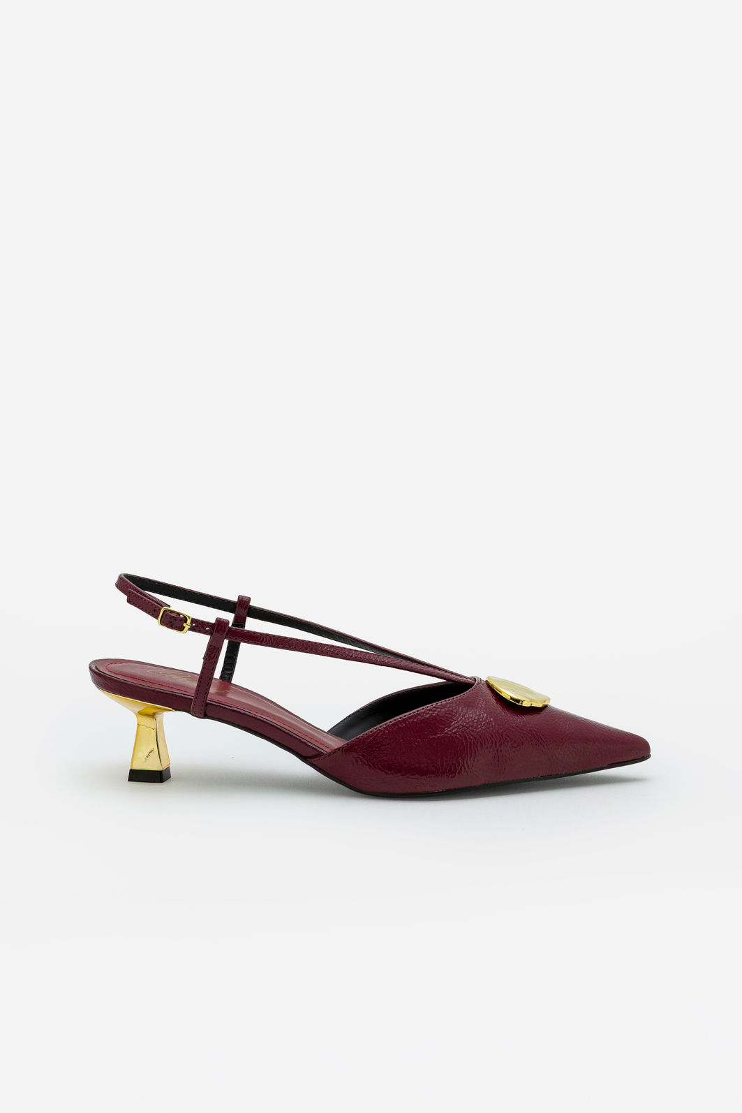 Chanel Elegante com Enfeite e Salto Metálico Bordo Chanel Elegante com Enfeite e Salto Metálico Bordo